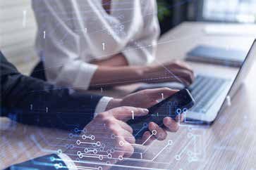 Persona trabajando en Oracle Fusion